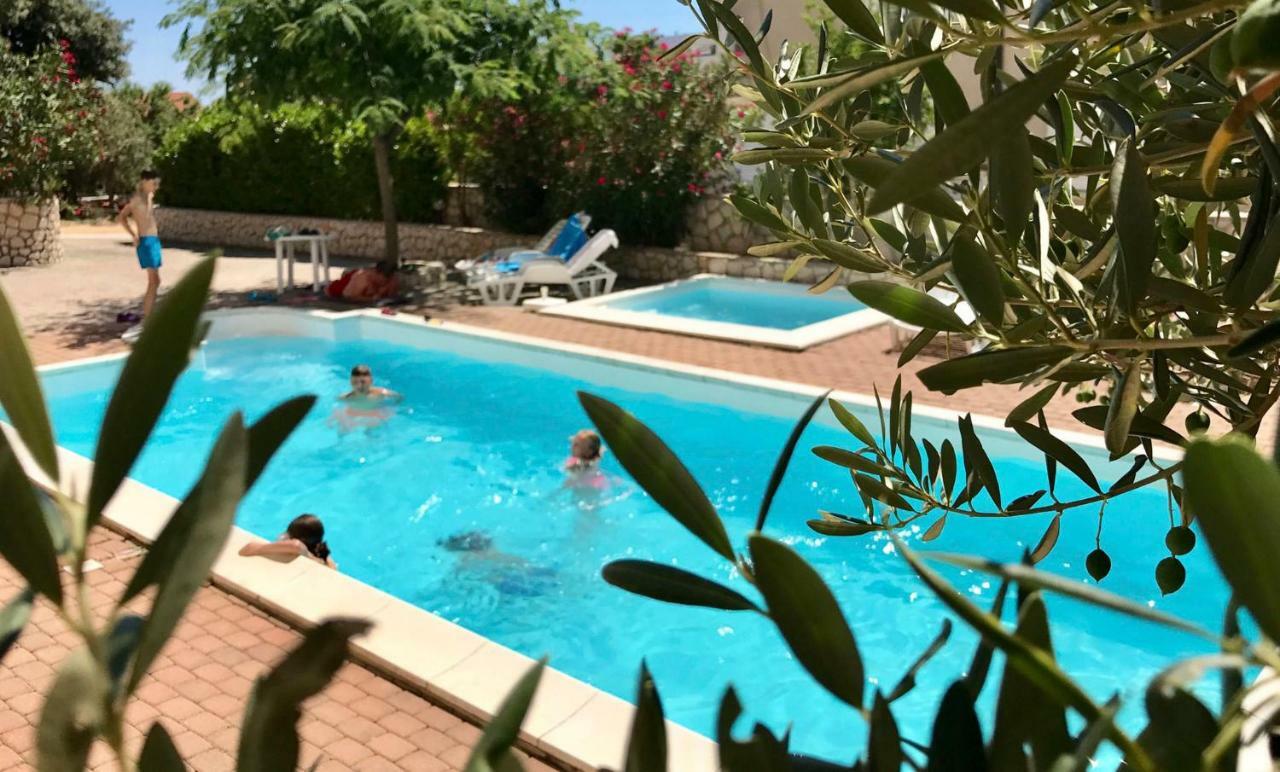 Apartments Villa Ana Мандре Екстер'єр фото